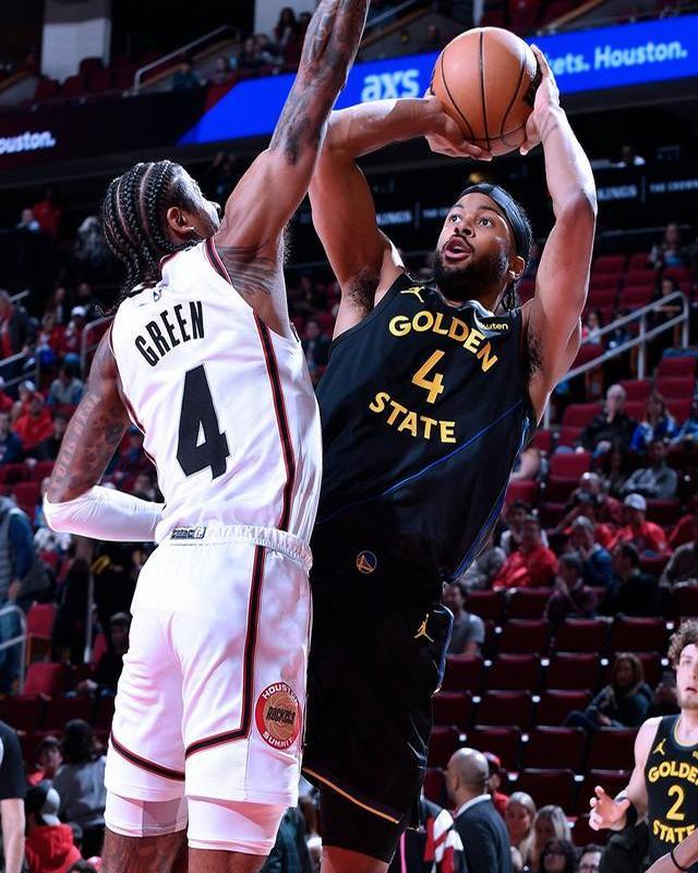 乐鱼app阿扎伦卡迎来二十赛季出色发挥，中国队观众热烈欢呼！的简单介绍