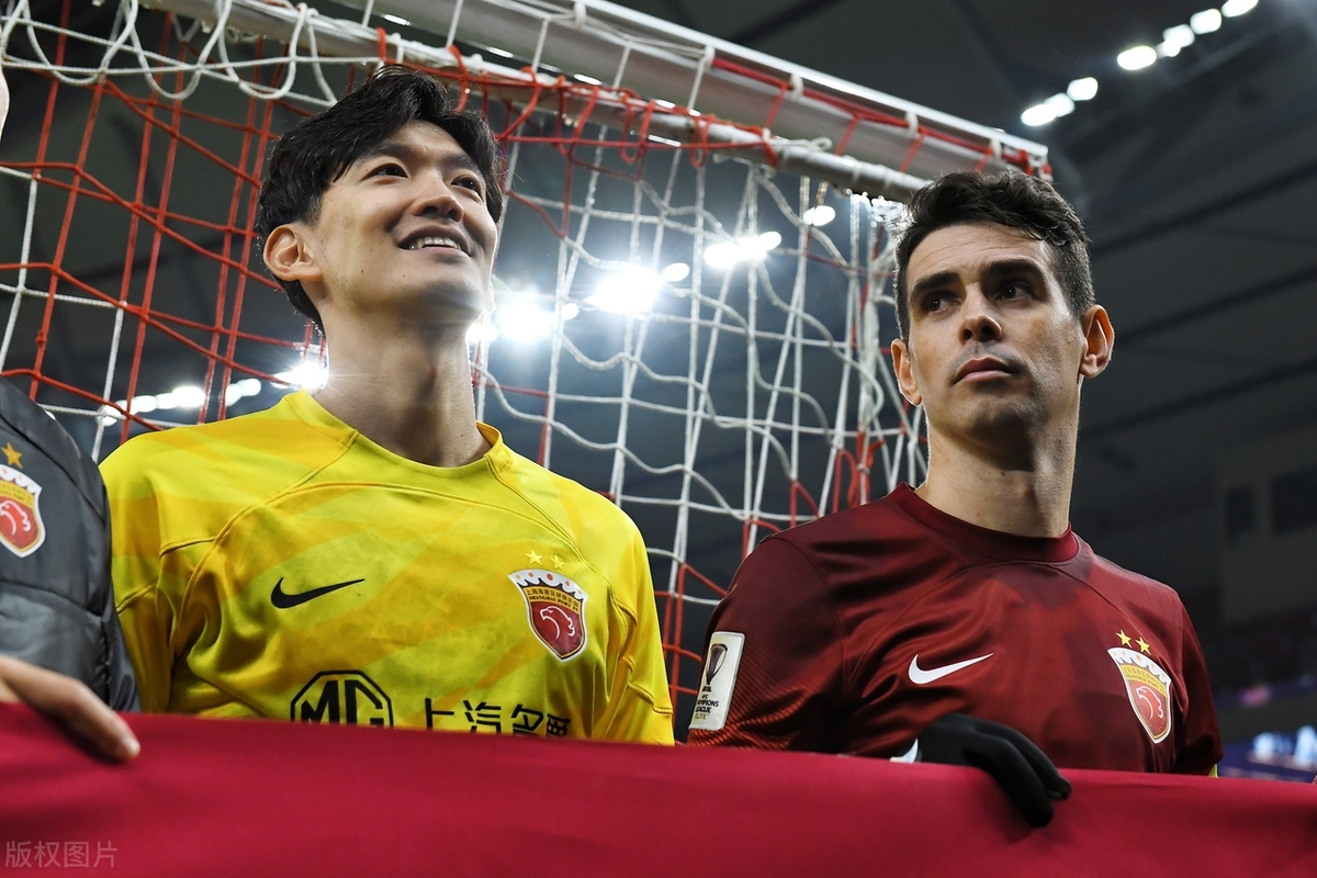 包含转会期上海海港备战国王杯，复出首秀细节曝光，震撼外界，控场能力受关注的词条