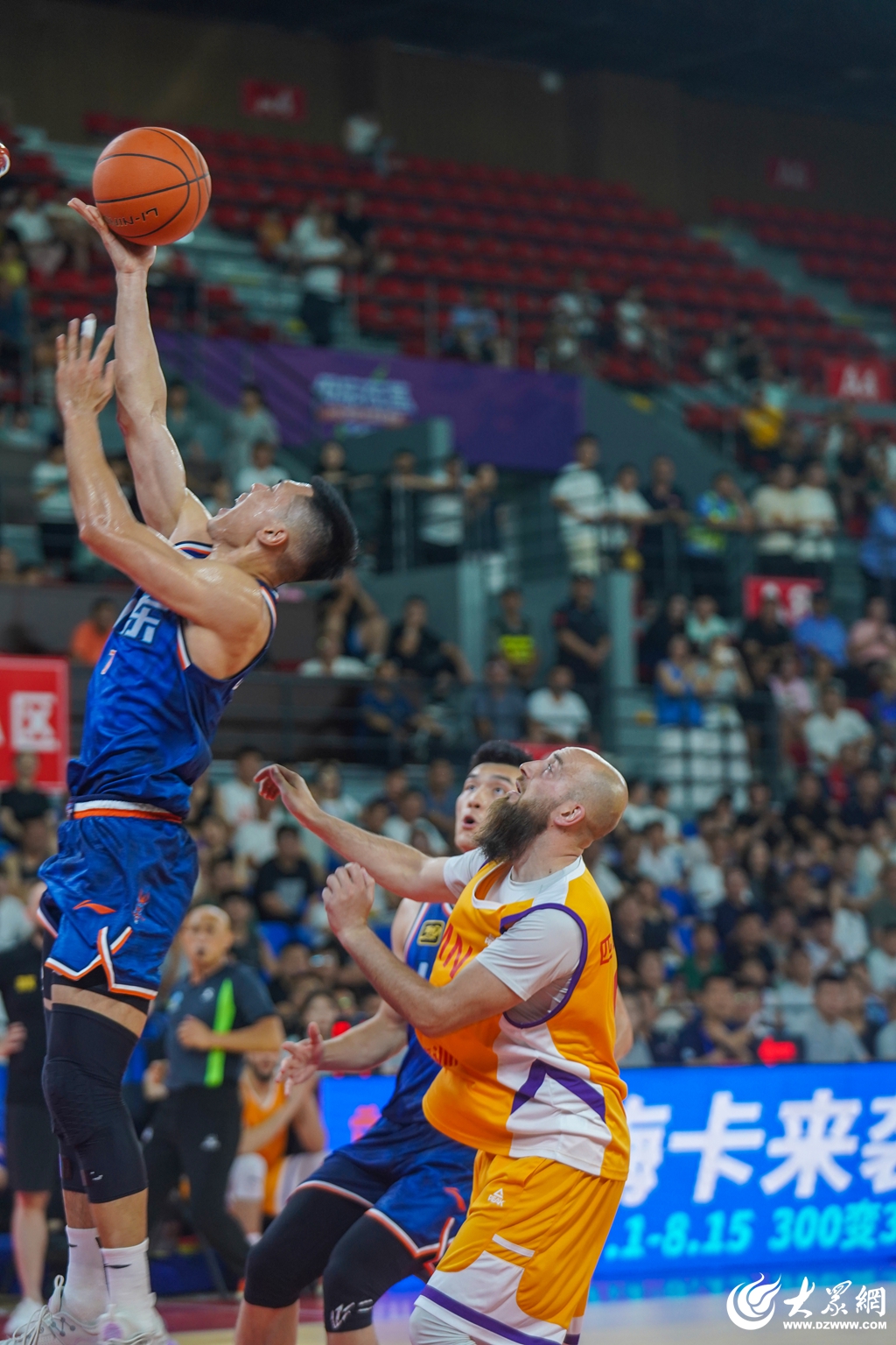 乐鱼体育平台包含赛地聚焦：欧超杯国际比赛日热度飙升，山东男篮豪取连胜，引发热议，训练强度明显提升的词条