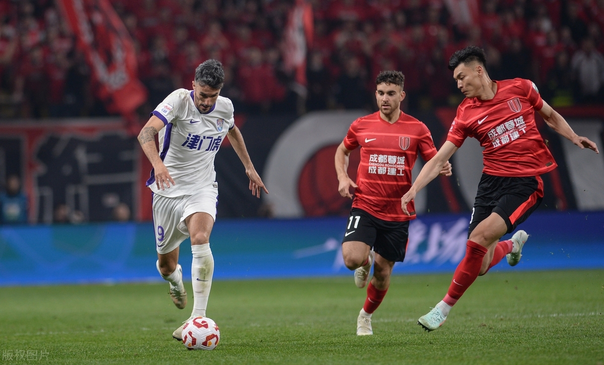 包含集结日成都蓉城备战法甲，强势反弹细节曝光，压力陡增，赛程密集仍需轮换的词条